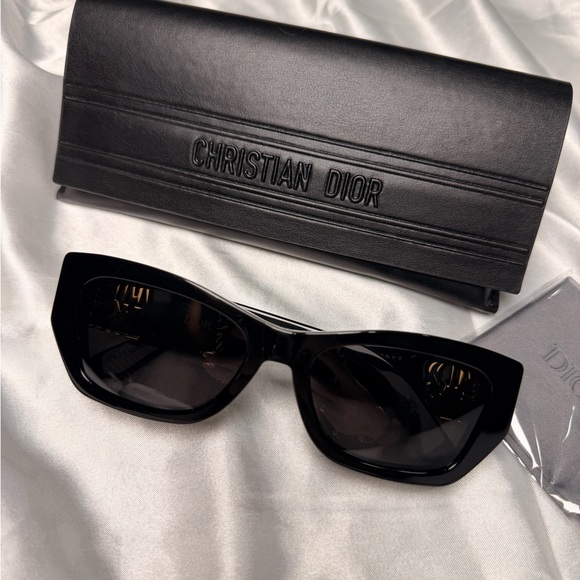MISS DIOR CD40182I Sunglasses - Picture 14 of 16